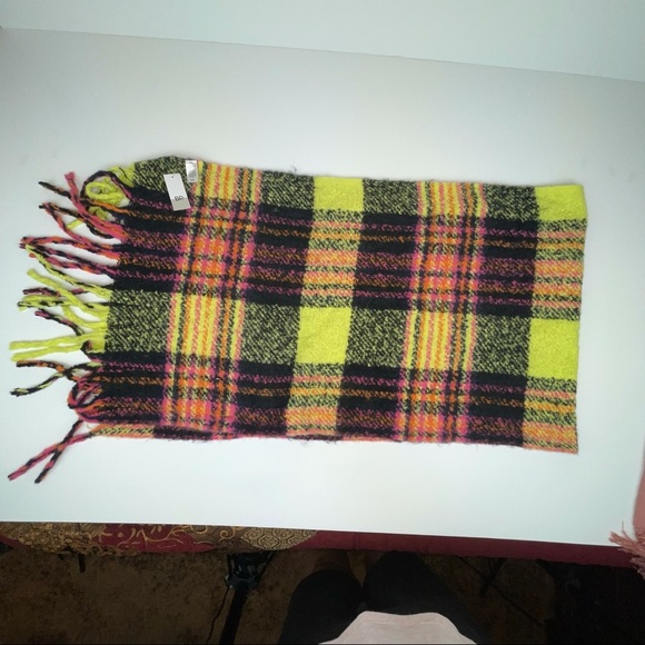 NEW Nordstrom Knit Green Plaid Scarf With Fringe - Picture 4 of 15
